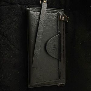 Jen & Co wallet with detachable wristlet